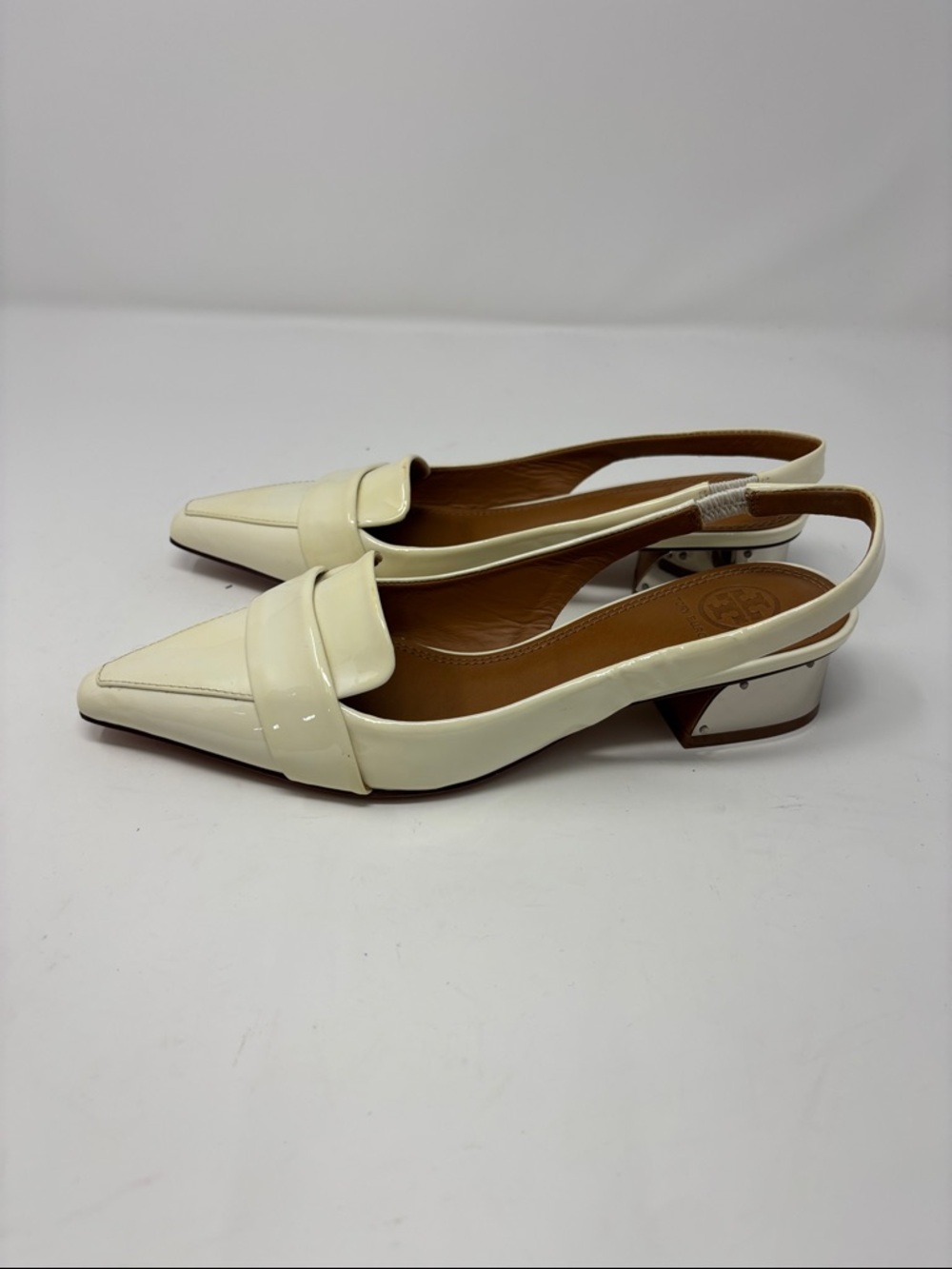 Tory Burch | Cream Patent Pointed Slingback Flats — 6.5 6.5M Dress Shoes - Picture 5 of 9